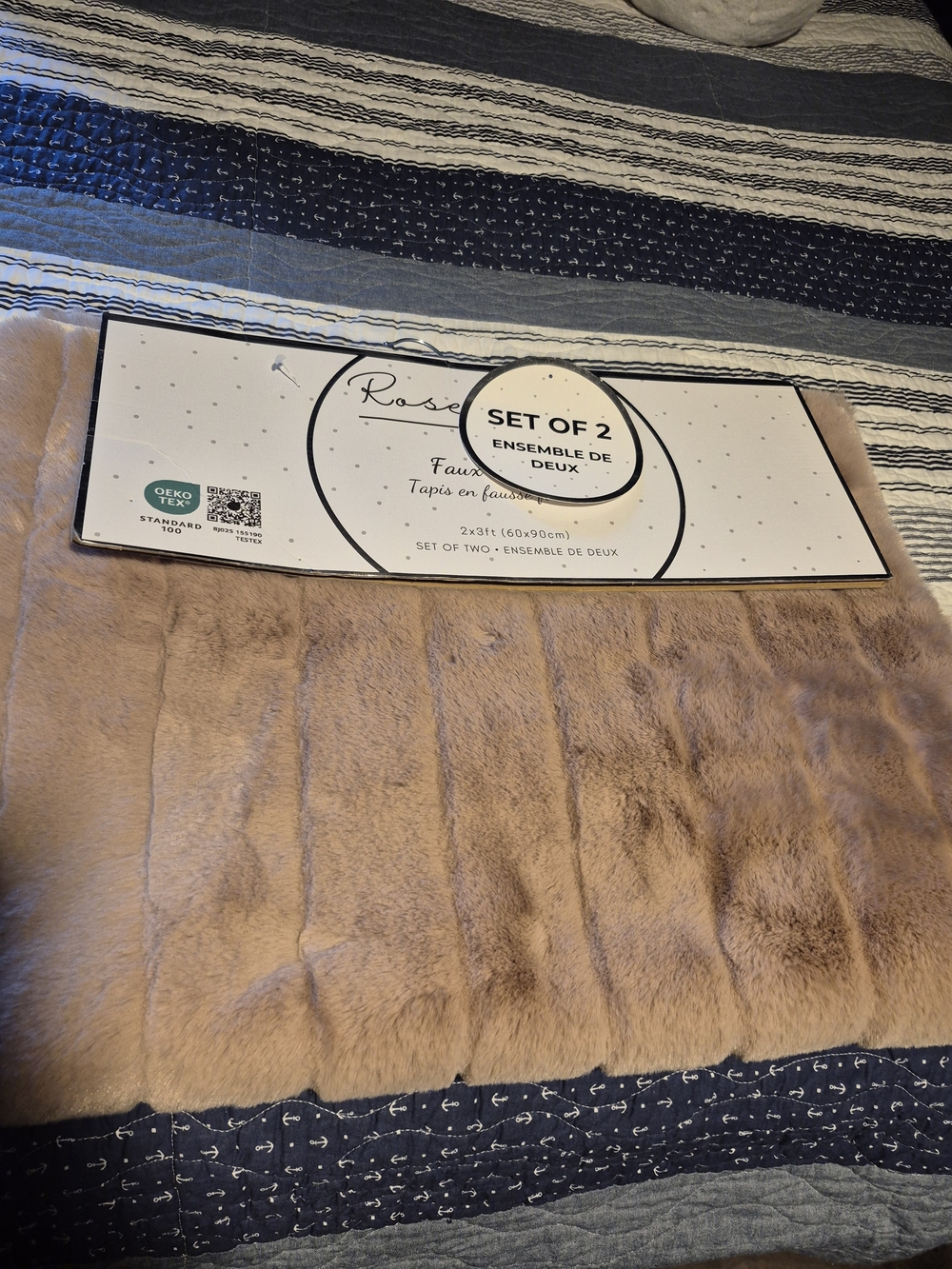 Rosebloom faux fur bath mat set in blush - Set of 2